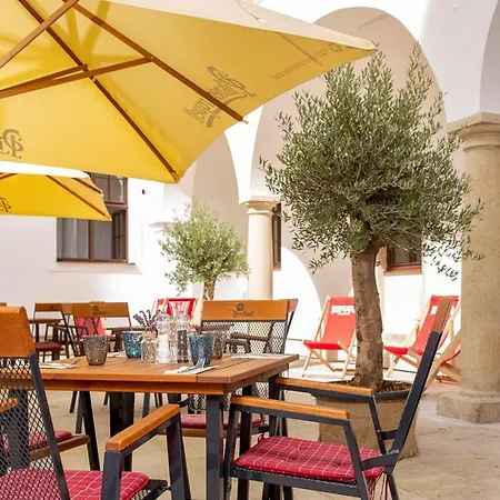 Zamek Hotell *