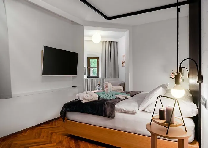 Zámek Hotel *